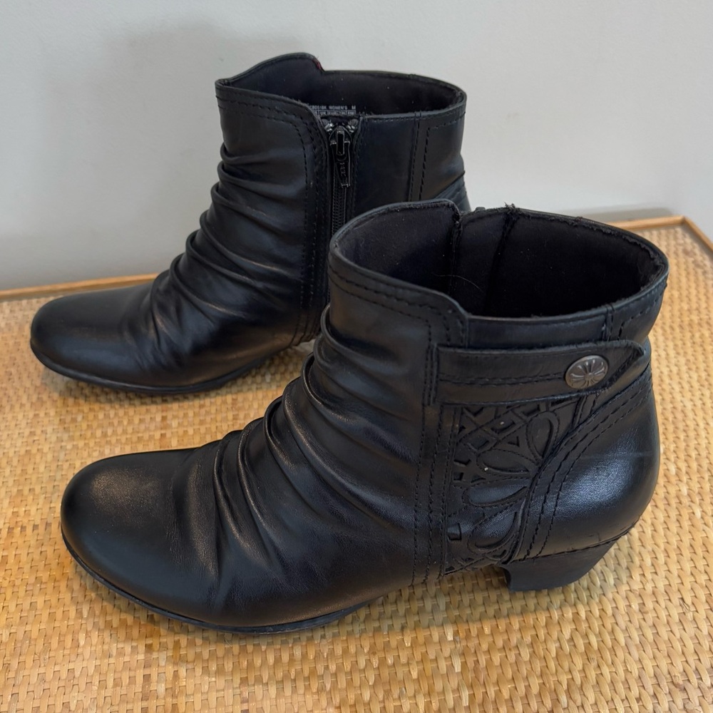 Rockport Cobb Hill Abbott Abilene booties in excellent condition size 8.5!